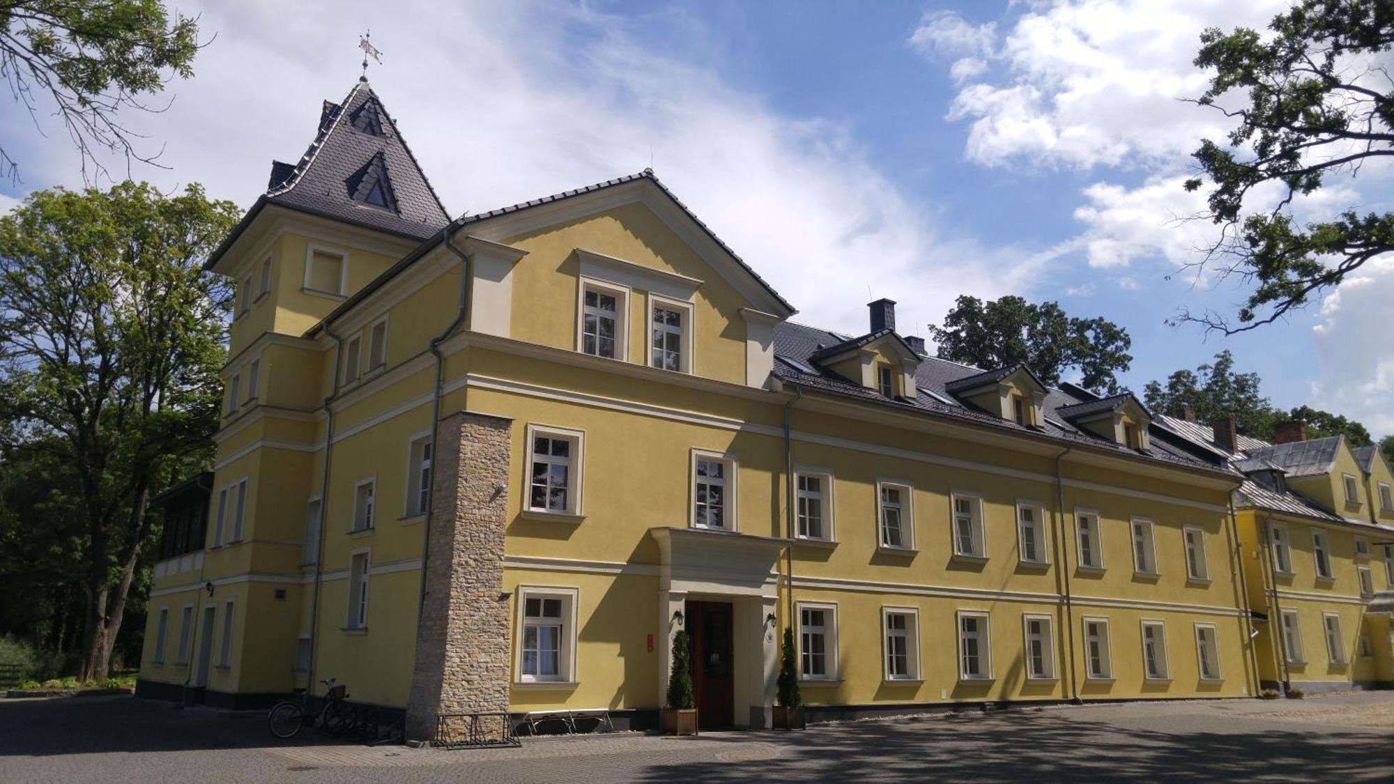 Palac Lucja Bb Zakrzów Kültér fotó