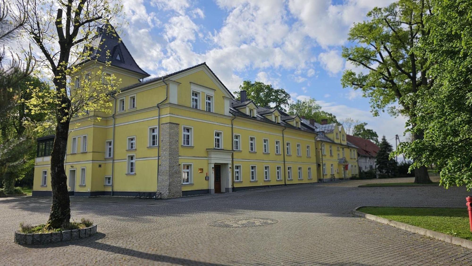 Palac Lucja Bb Zakrzów Kültér fotó